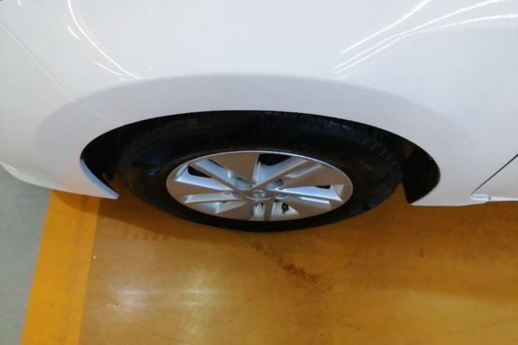Used Toyota Corolla 2014 1.6L CVT GL Left Front Wheel Hub