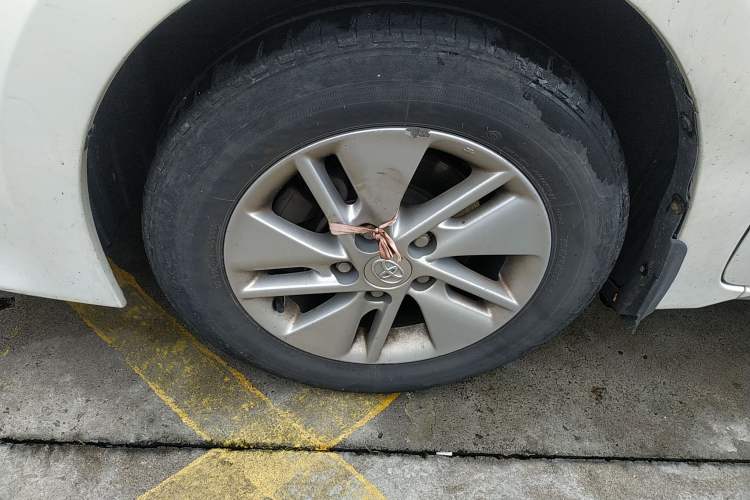 Used Toyota Corolla 2014 1.6L CVT GL Left Front Wheel Hub