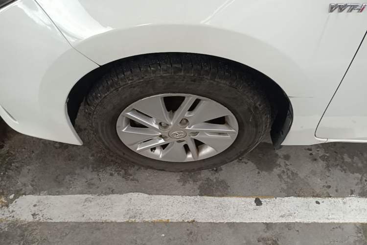 Used Toyota Corolla 2014 1.6L CVT GL Left Front Wheel Hub
