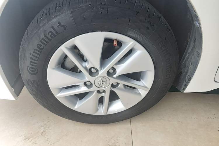 Used Toyota Corolla 2014 1.6L CVT GL-i Left Front Wheel Hub
