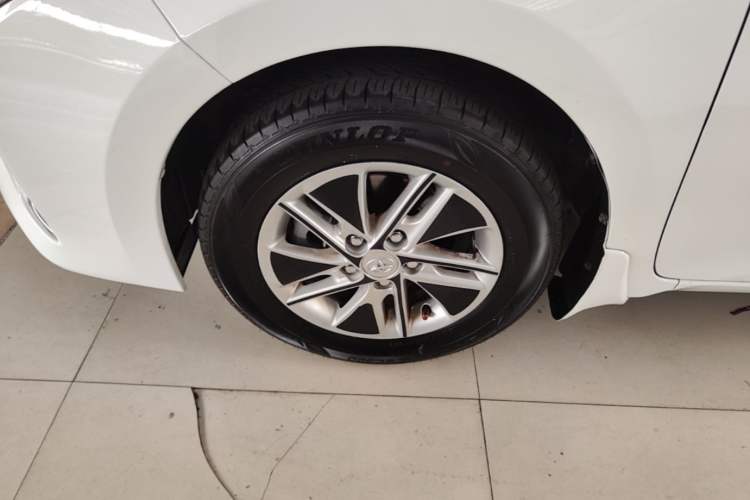 Used Toyota Corolla 2014 1.6L CVT GL Left Front Wheel Hub