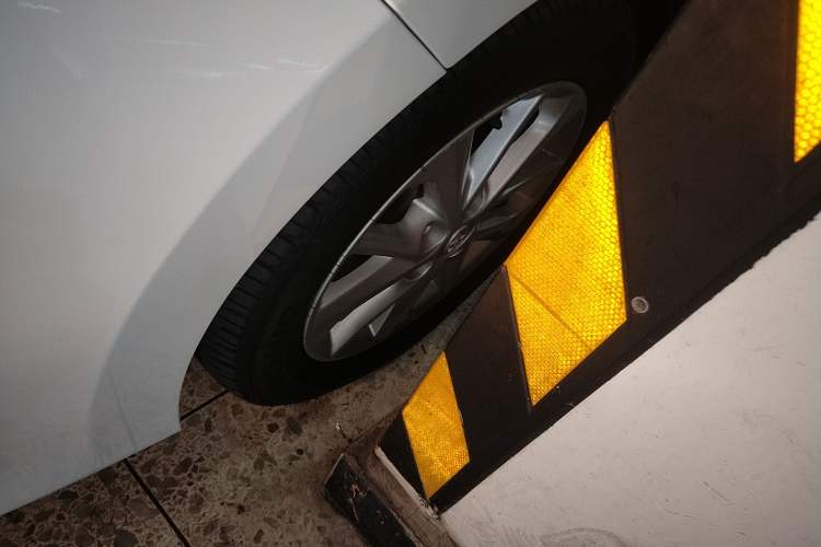 Used Toyota Corolla 2014 1.6L CVT GL-i Leather Edition Left Front Wheel Hub
