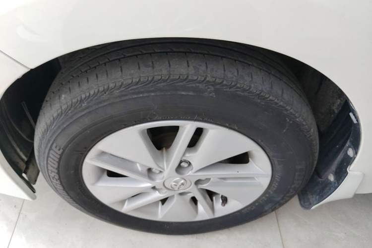 Used Toyota Corolla 2014 1.6L CVT GL-i Left Front Wheel Hub