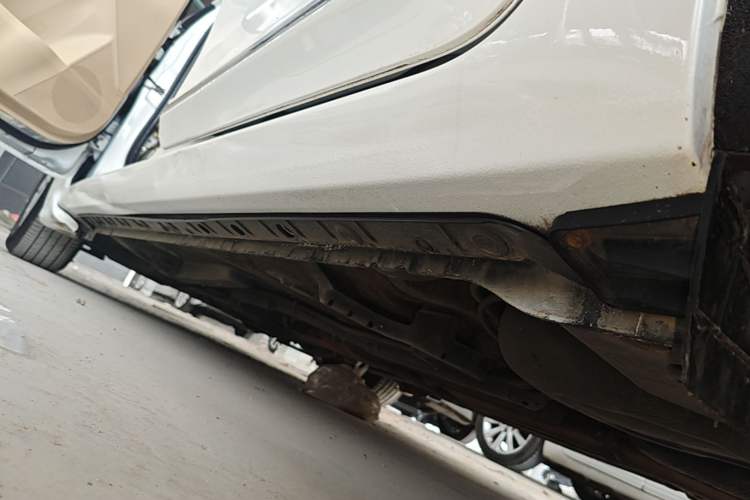 Used Toyota Corolla 2014 1.6L CVT GL-i Left Side Sill