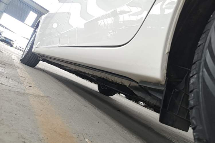 Used Toyota Corolla 2014 1.6L CVT GL Left Side Sill