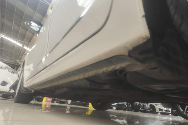 Used Toyota Corolla 2014 1.6L CVT GL-i Leather Edition Left Side Sill