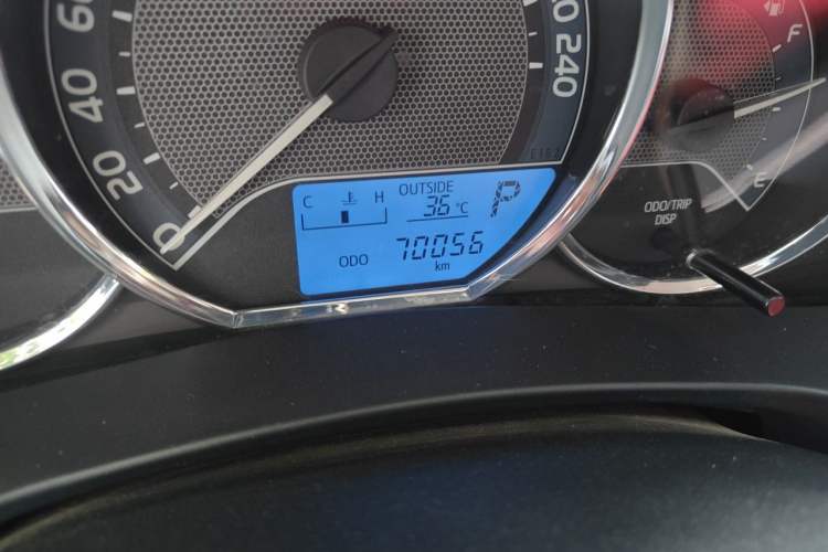 Used Toyota Corolla 2014 1.6L CVT GL Odometer Close Up