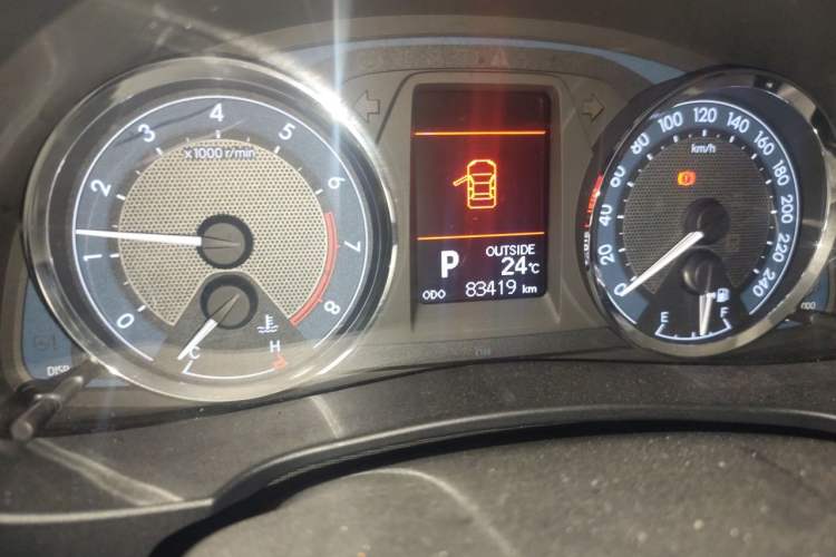 Used Toyota Corolla 2014 1.6L CVT GL-i Odometer Close Up