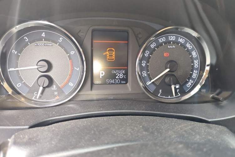 Used Toyota Corolla 2014 1.6L CVT GL-i Odometer Close Up
