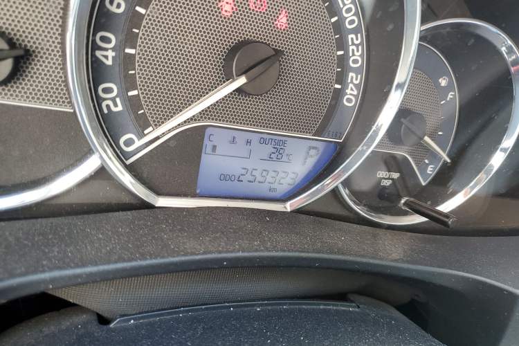 Used Toyota Corolla 2014 1.6L CVT GL Odometer Close Up