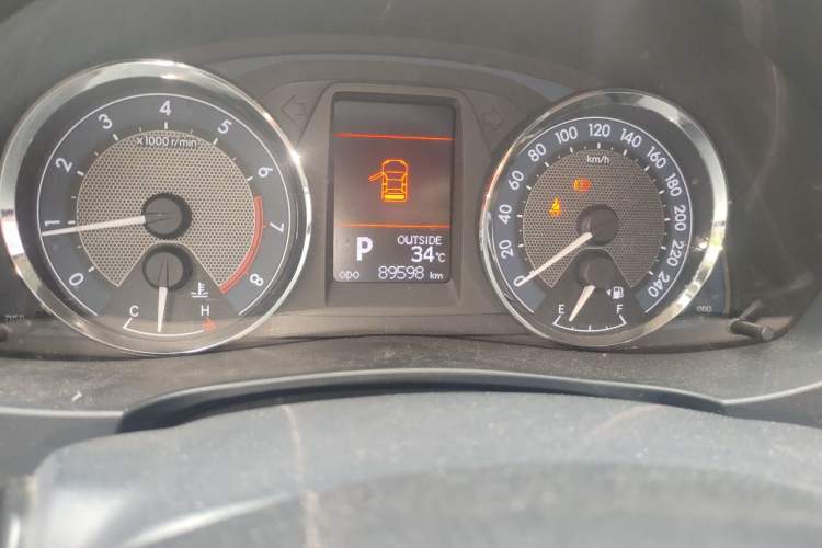 Used Toyota Corolla 2014 1.6L CVT GL-i Odometer Close Up