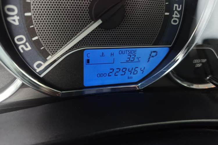 Used Toyota Corolla 2014 1.6L CVT GL Odometer Close Up