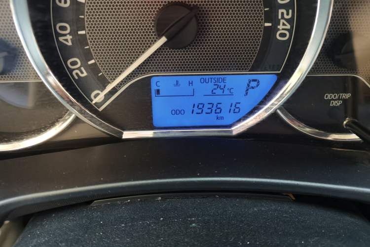 Used Toyota Corolla 2014 1.6L CVT GL Odometer Close Up