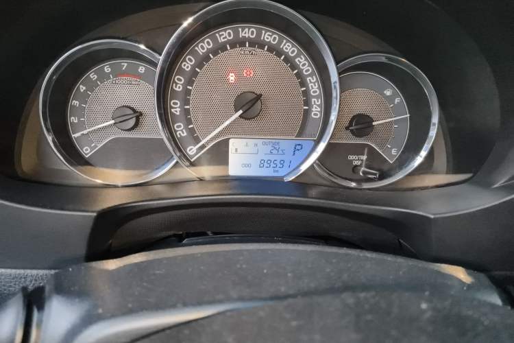 Used Toyota Corolla 2014 1.6L CVT GL Odometer Close Up