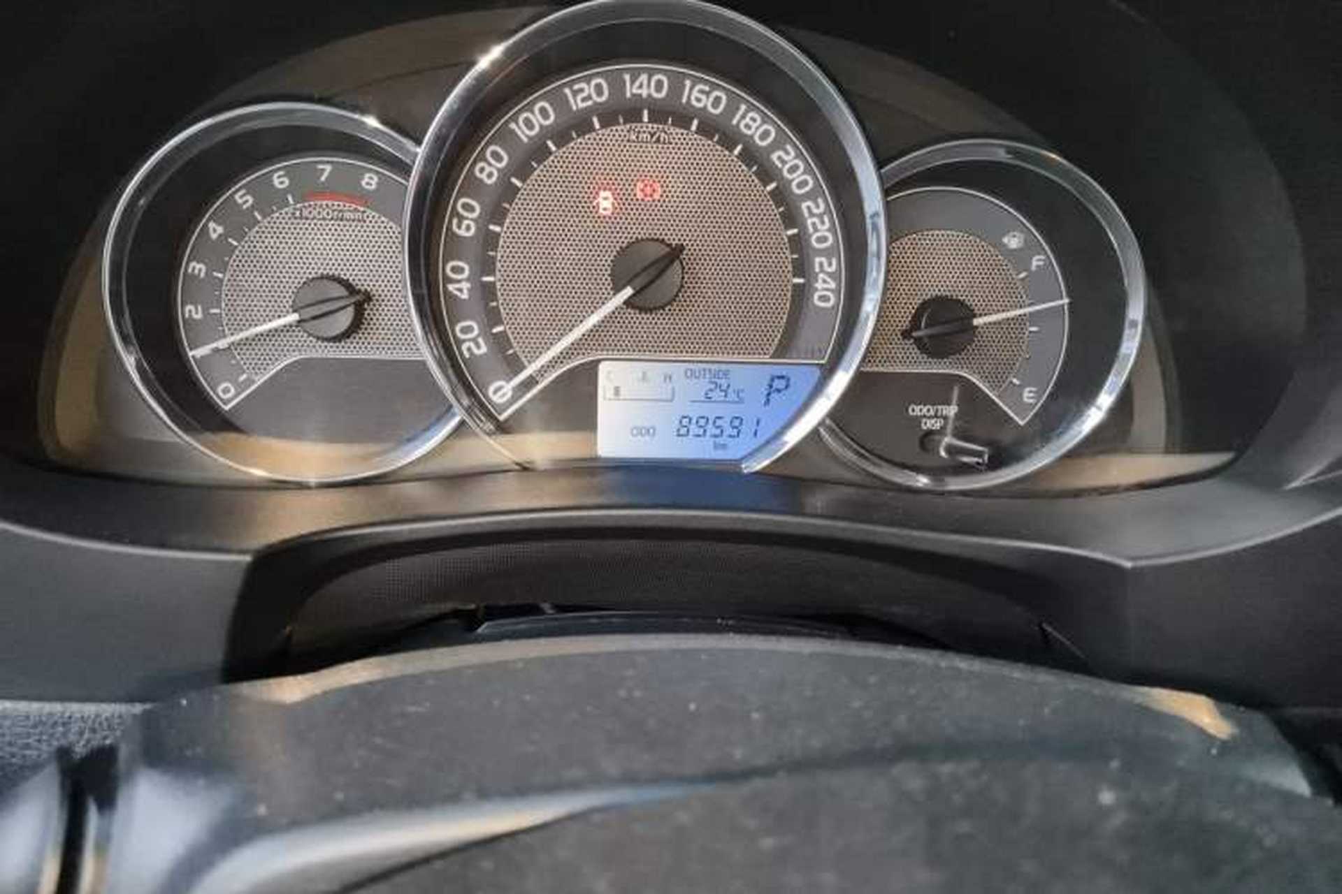 Used Toyota Corolla 2014 1.6L CVT GL Odometer Close Up