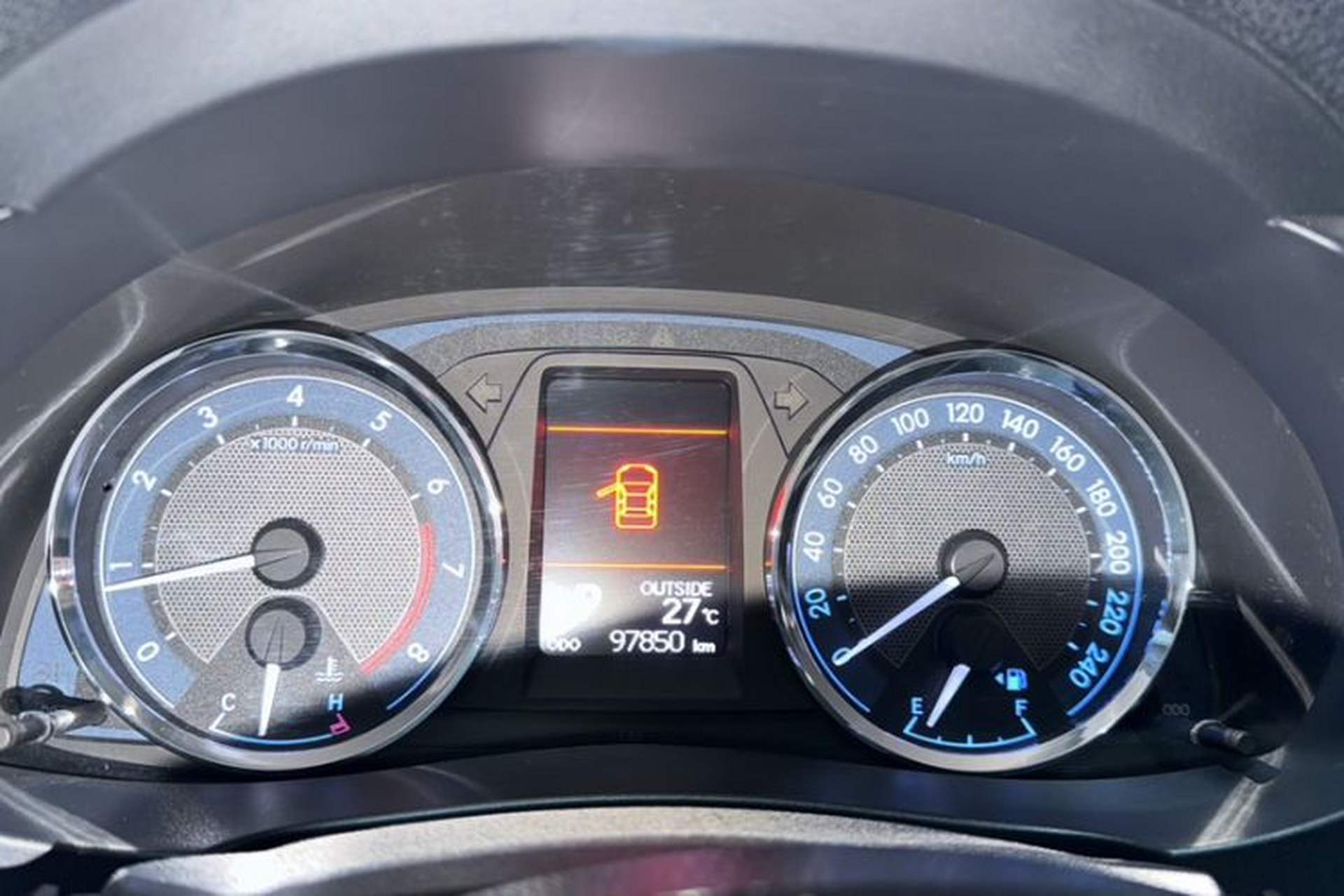 Used Toyota Corolla 2014 1.6L CVT GL-i Leather Edition Odometer Close Up