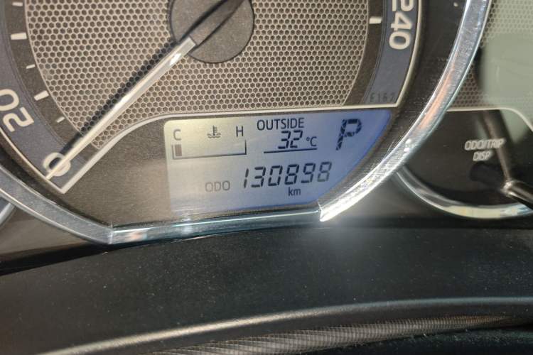 Used Toyota Corolla 2014 1.6L CVT GL Odometer Close Up