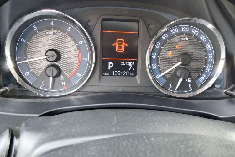 Used Toyota Corolla 2014 1.6L CVT GL-i Leather Edition Odometer Close Up