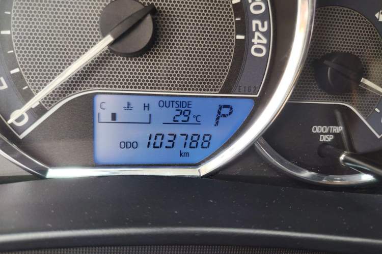 Used Toyota Corolla 2014 1.6L CVT GL Odometer Close Up