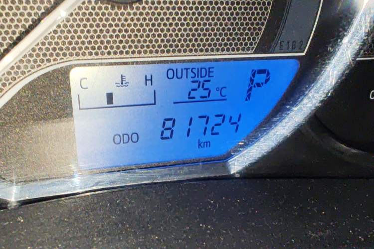 Used Toyota Corolla 2014 1.6L CVT GL Odometer Close Up
