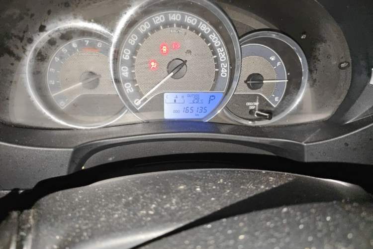 Used Toyota Corolla 2014 1.6L CVT GL Odometer Close Up