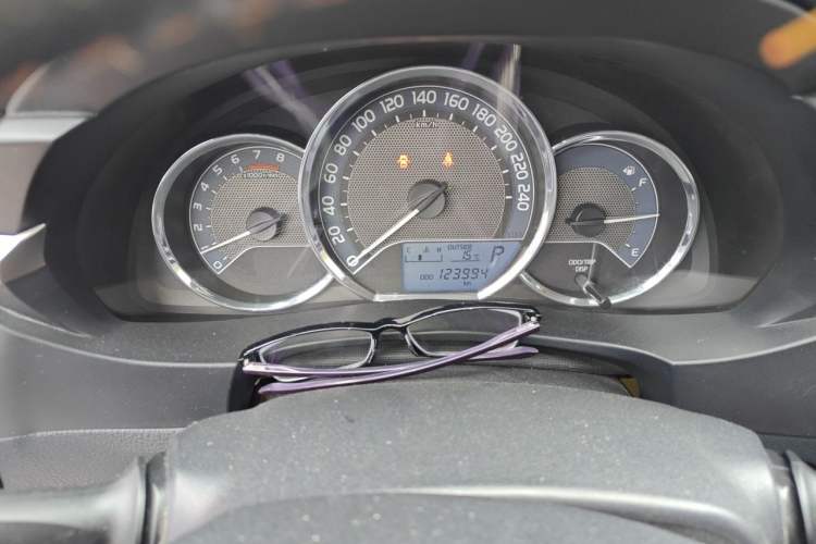 Used Toyota Corolla 2014 1.6L CVT GL Odometer Close Up