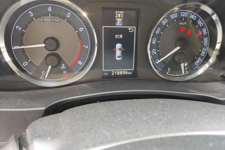 Used Toyota Corolla 2014 1.8L CVT GLX-i Odometer Close Up