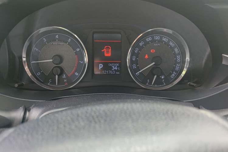 Used Toyota Corolla 2014 1.6L CVT GL-i Odometer Close Up