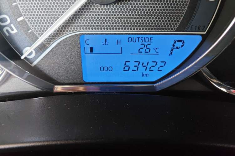 Used Toyota Corolla 2014 1.6L CVT GL Odometer Close Up