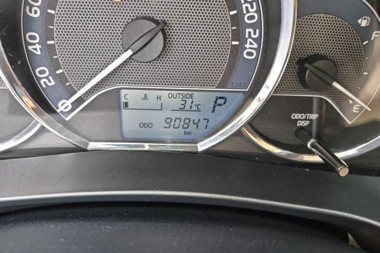 Used Toyota Corolla 2014 1.6L CVT GL Odometer Close Up