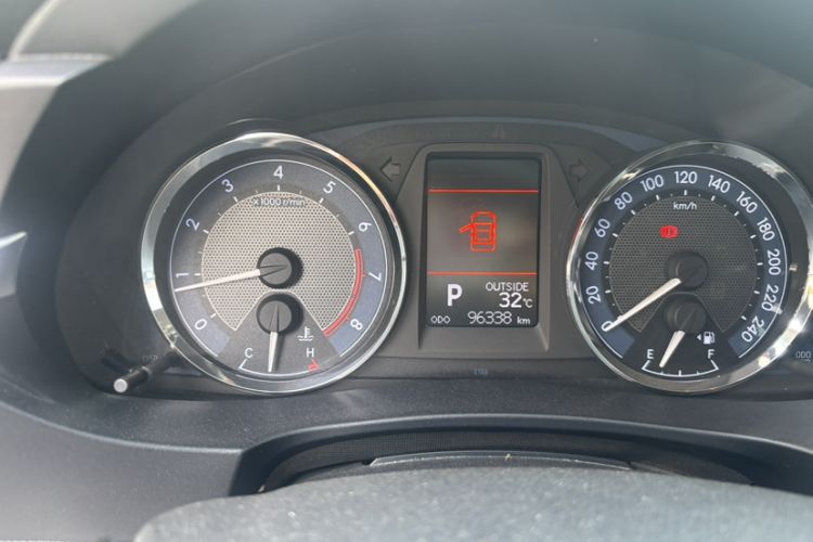 Used Toyota Corolla 2014 1.6L CVT GL-i Leather Edition Odometer Close Up