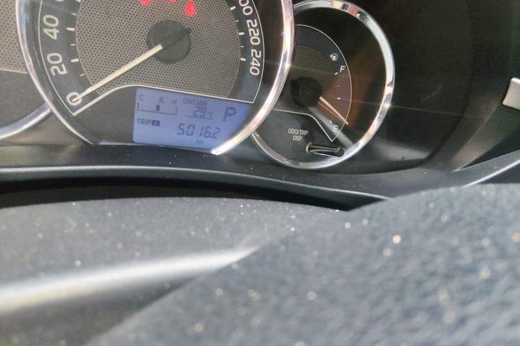 Used Toyota Corolla 2014 1.6L CVT GL Odometer Close Up