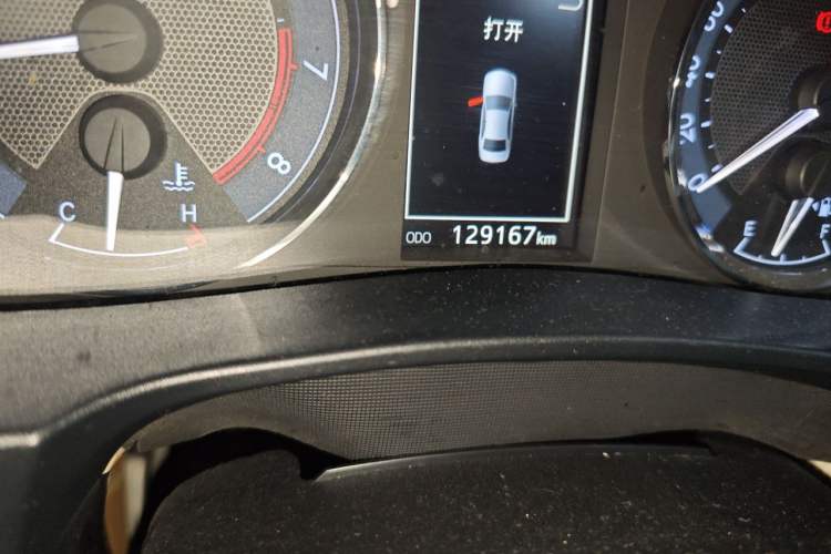 Used Toyota Corolla 2014 1.8L CVT GLX-i Odometer Close Up