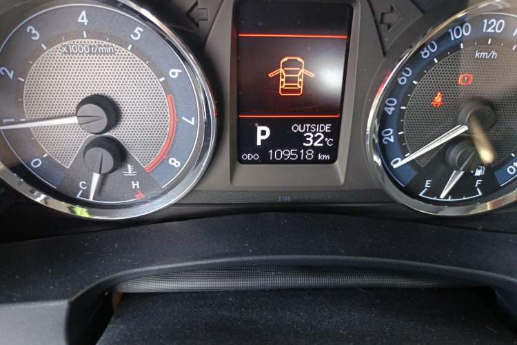 Used Toyota Corolla 2014 1.6L CVT GL-i Leather Edition Odometer Close Up
