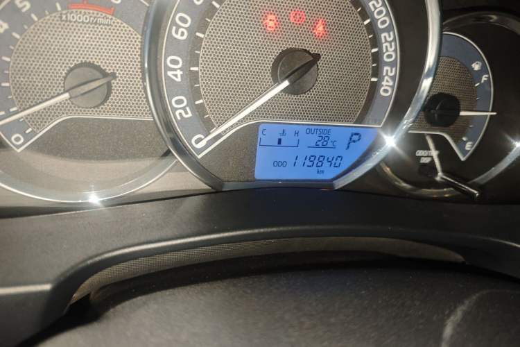 Used Toyota Corolla 2014 1.6L CVT GL Odometer Close Up