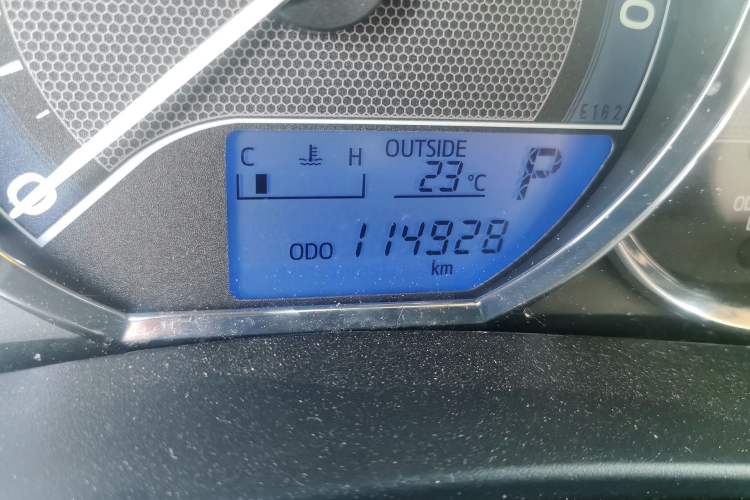 Used Toyota Corolla 2014 1.6L CVT GL Odometer Close Up