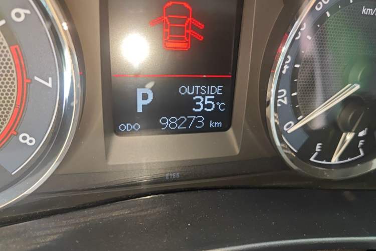 Used Toyota Corolla 2014 1.6L CVT GL-i Odometer Close Up