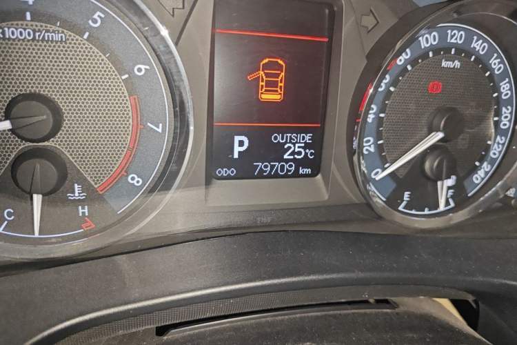 Used Toyota Corolla 2014 1.6L CVT GL Odometer Close Up