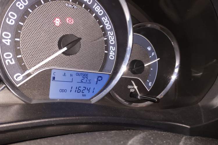Used Toyota Corolla 2014 1.6L CVT GL Odometer Close Up