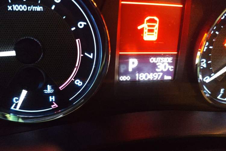 Used Toyota Corolla 2014 1.6L CVT GL-i Odometer Close Up