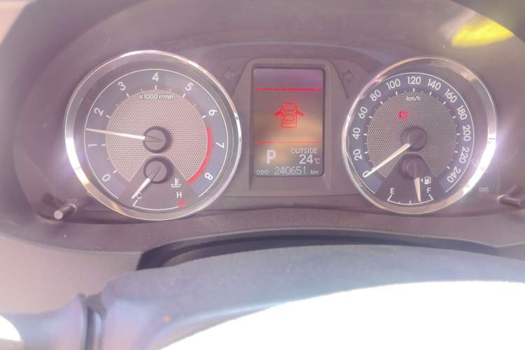 Used Toyota Corolla 2014 1.6L CVT GL-i Odometer Close Up
