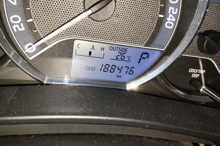Used Toyota Corolla 2014 1.6L CVT GL Odometer Close Up