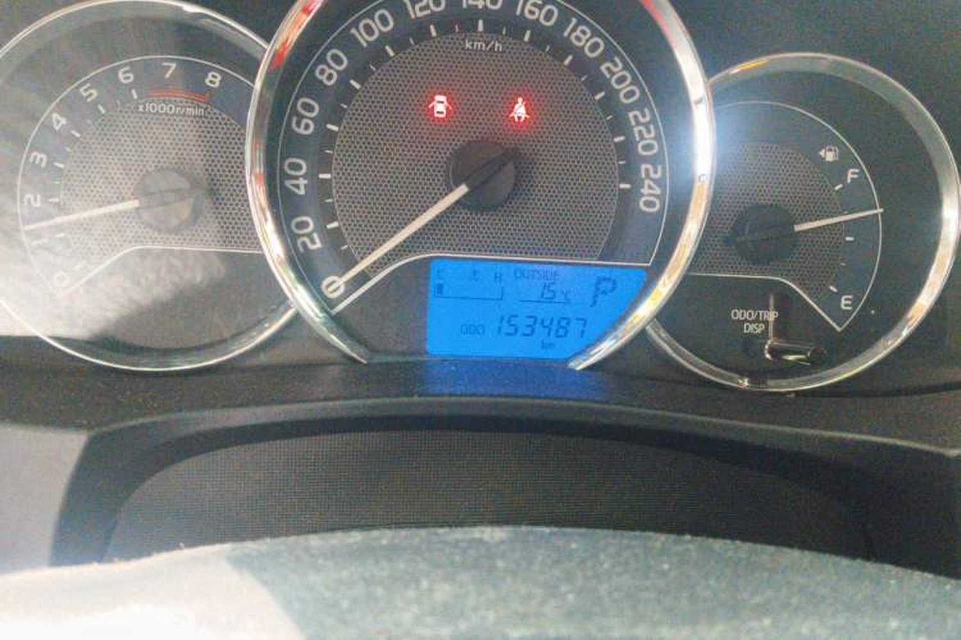 Used Toyota Corolla 2014 1.6L CVT GL Odometer Close Up