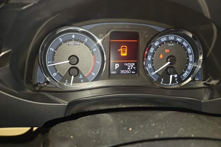 Used Toyota Corolla 2014 1.6L CVT GL-i Odometer Close Up