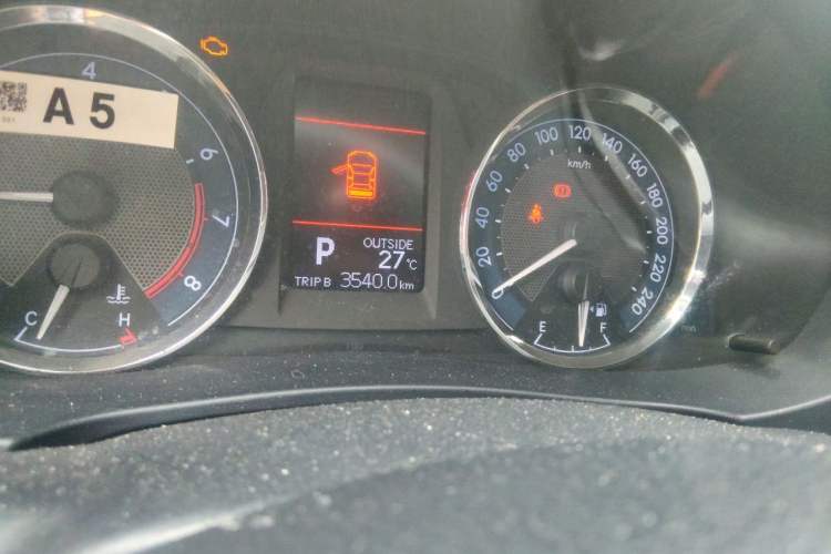 Used Toyota Corolla 2014 1.6L CVT GL-i Leather Edition Odometer Close Up