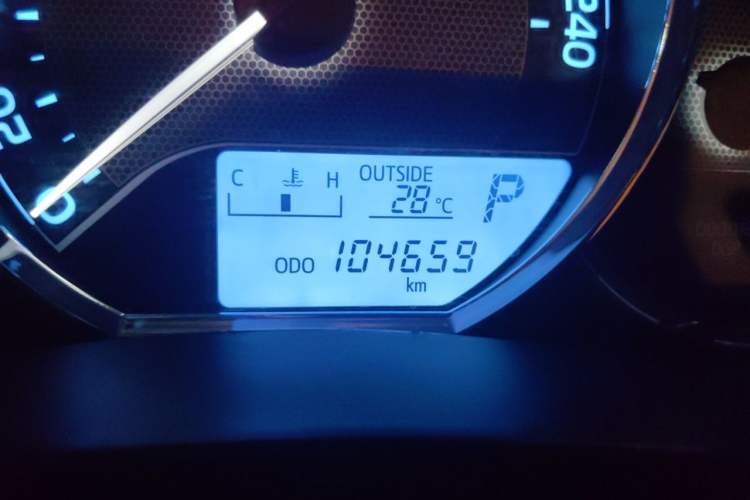 Used Toyota Corolla 2014 1.6L CVT GL Odometer Close Up