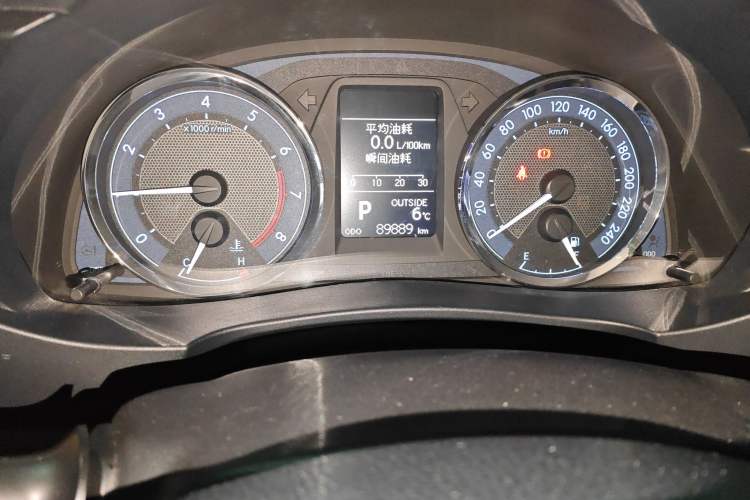 Used Toyota Corolla 2014 1.6L CVT GL-i Odometer Close Up