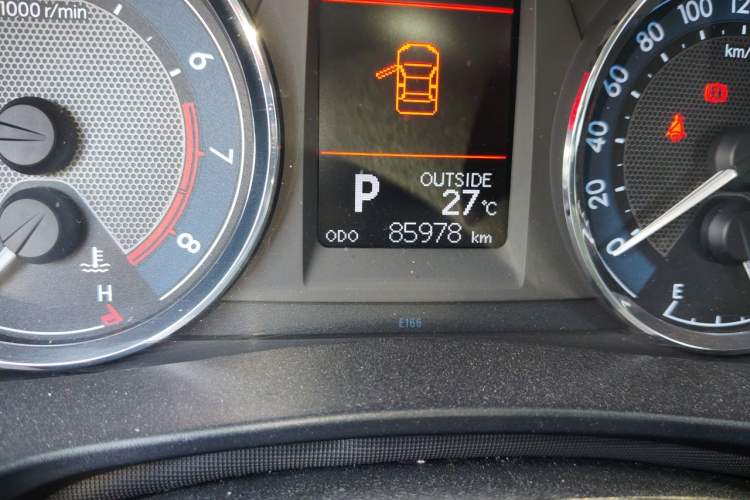 Used Toyota Corolla 2014 1.6L CVT GL-i Leather Edition Odometer Close Up
