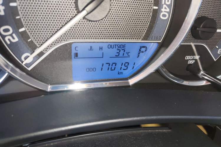 Used Toyota Corolla 2014 1.6L CVT GL Odometer Close Up