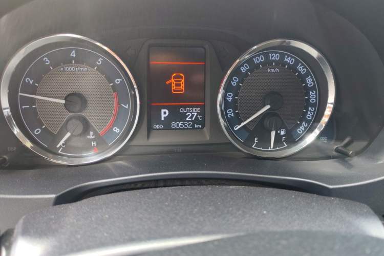 Used Toyota Corolla 2014 1.6L CVT GL-i Leather Edition Odometer Close Up